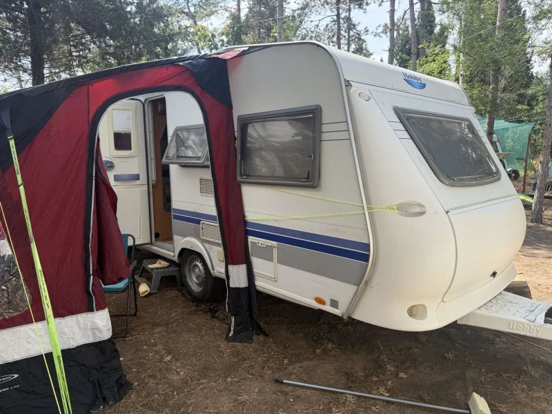 Каравана Hobby Excellent easy 450, снимка 3 - Каравани и кемпери - 51652678