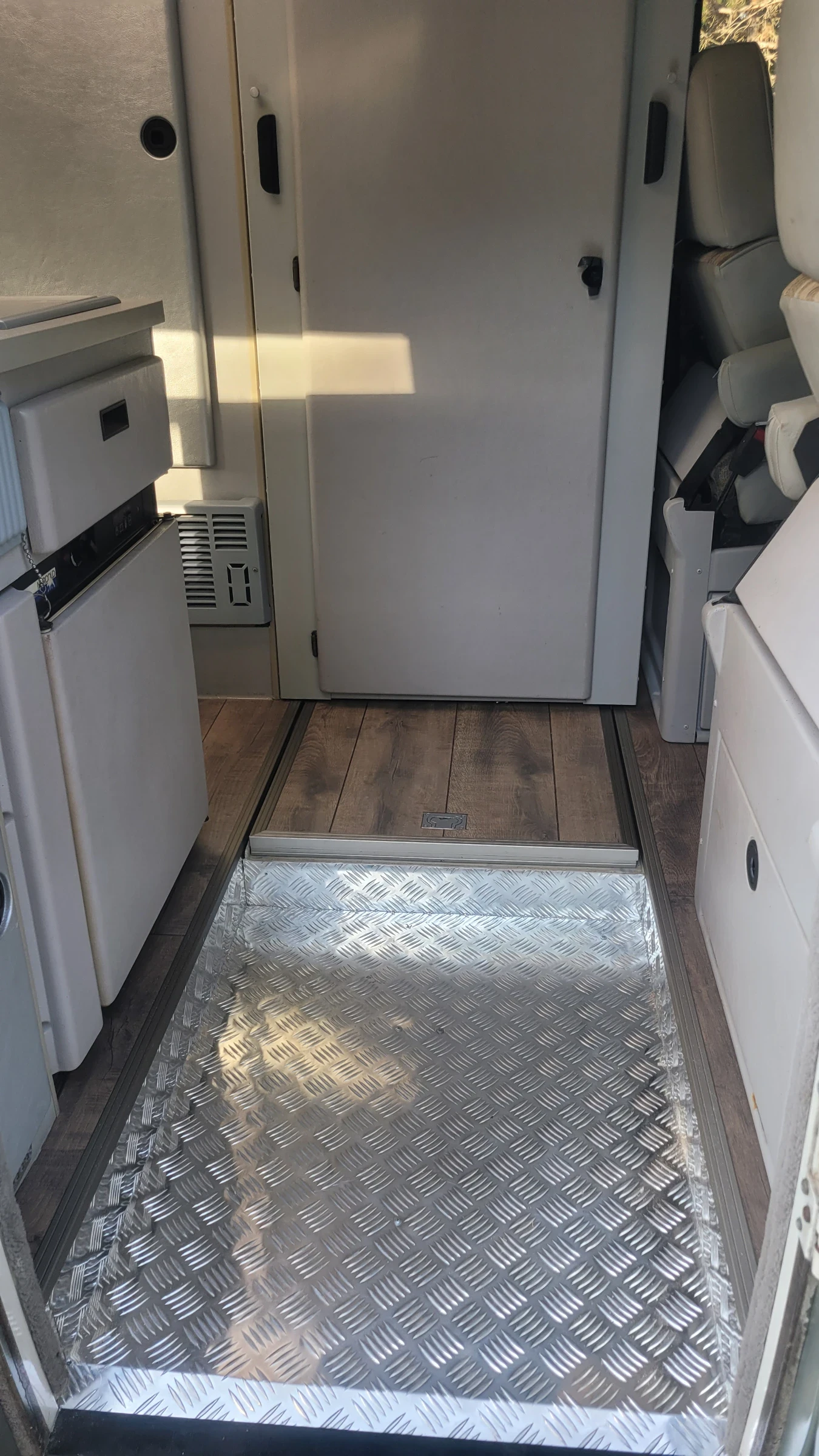 Кемпер VW T4 Rialta Winnebago, снимка 16 - Каравани и кемпери - 54115914