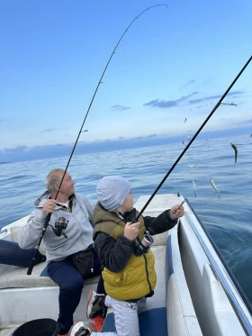 Лодка Собствено производство 4 такта  suzuki с колесар, снимка 2