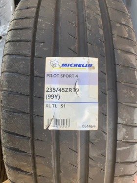 Гуми Летни 235/45R19, снимка 1 - Гуми и джанти - 46810392