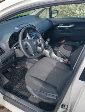 Toyota Auris - 5000 € / 9779.15 лв. - 93062623 8