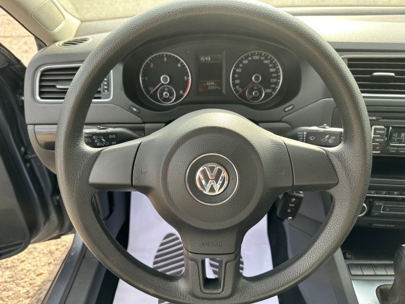 VW Jetta 1.6 TDI DSG, снимка 12 - Автомобили и джипове - 40669604