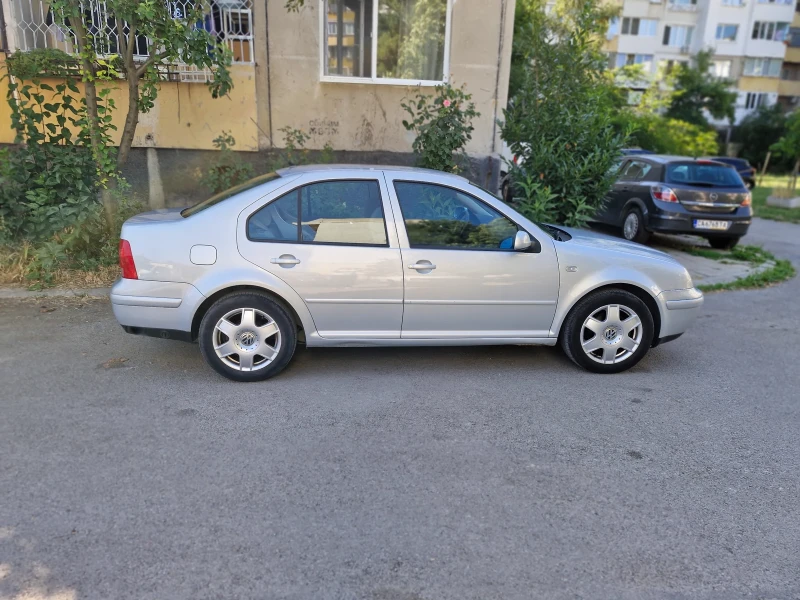 VW Bora 1.6 SR, снимка 3 - Автомобили и джипове - 47514279