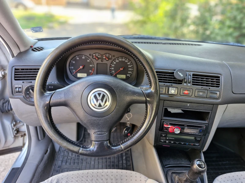 VW Bora 1.6 SR, снимка 8 - Автомобили и джипове - 47514279