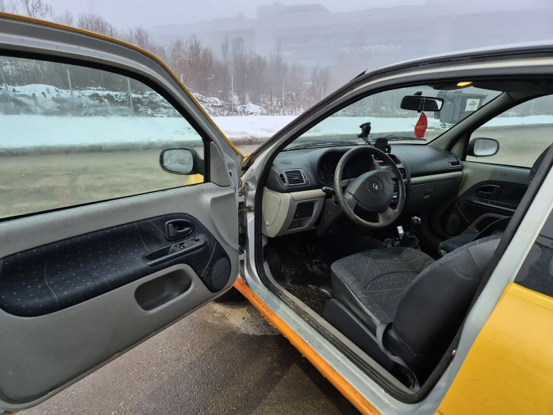 Renault Clio 1.5 DCI, снимка 4 - Автомобили и джипове - 48743240