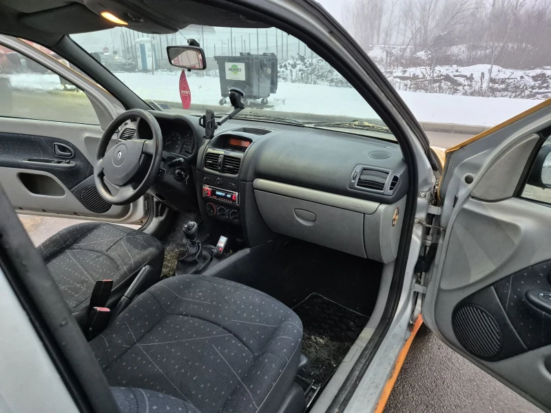 Renault Clio 1.5 DCI, снимка 6 - Автомобили и джипове - 48743240