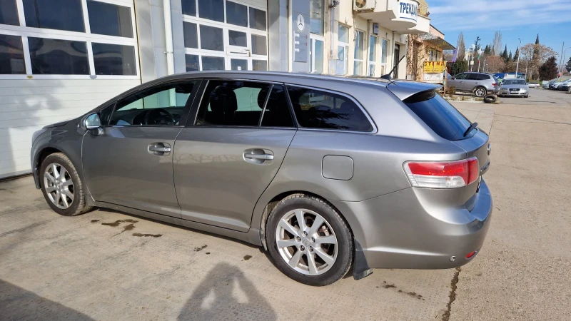 Toyota Avensis 2.0 D-4D, снимка 1 - Автомобили и джипове - 48754094