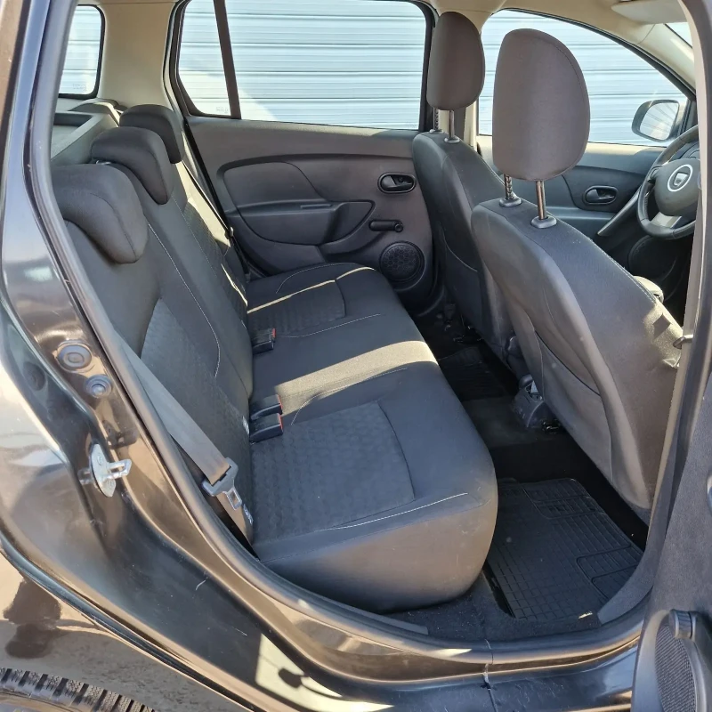 Dacia Logan 1.5DCI, снимка 15 - Автомобили и джипове - 49587211