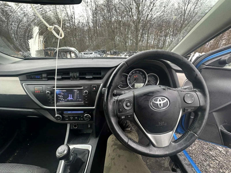 Toyota Auris 1. 4 D-4D, 90, снимка 14 - Автомобили и джипове - 52692638