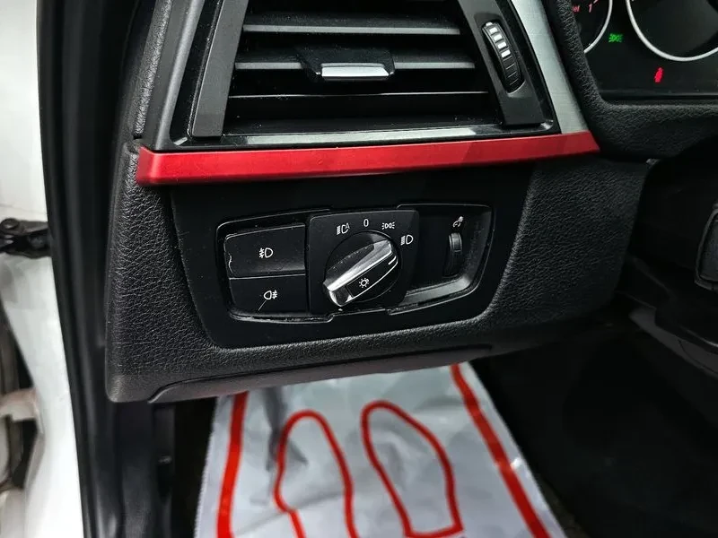 BMW 320, снимка 13 - Автомобили и джипове - 52469104