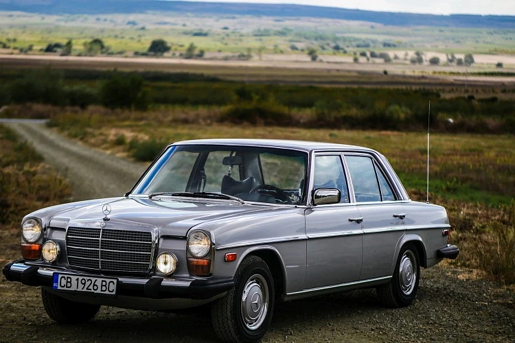 Mercedes-Benz 115 300D, снимка 2 - Автомобили и джипове - 56034207