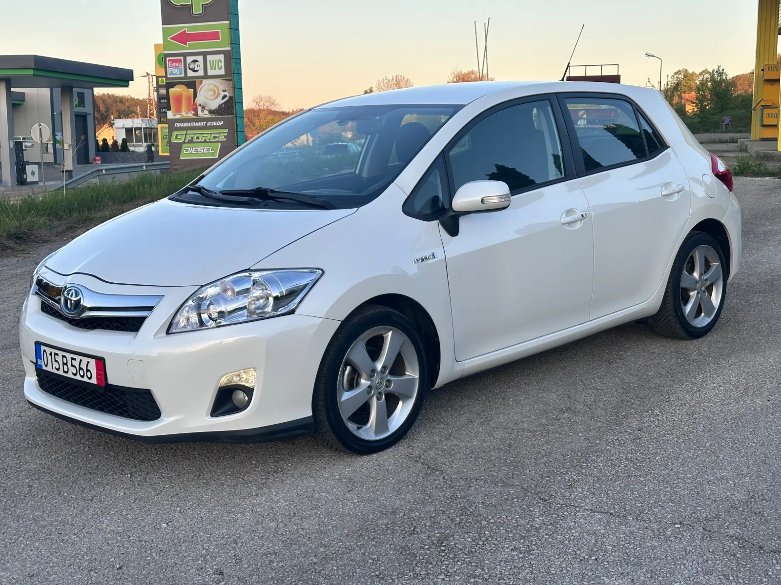 Toyota Auris 1.8 HYBRID FACE СЕРВИЗНА ИСТОРИЯ!!! - изображение 3