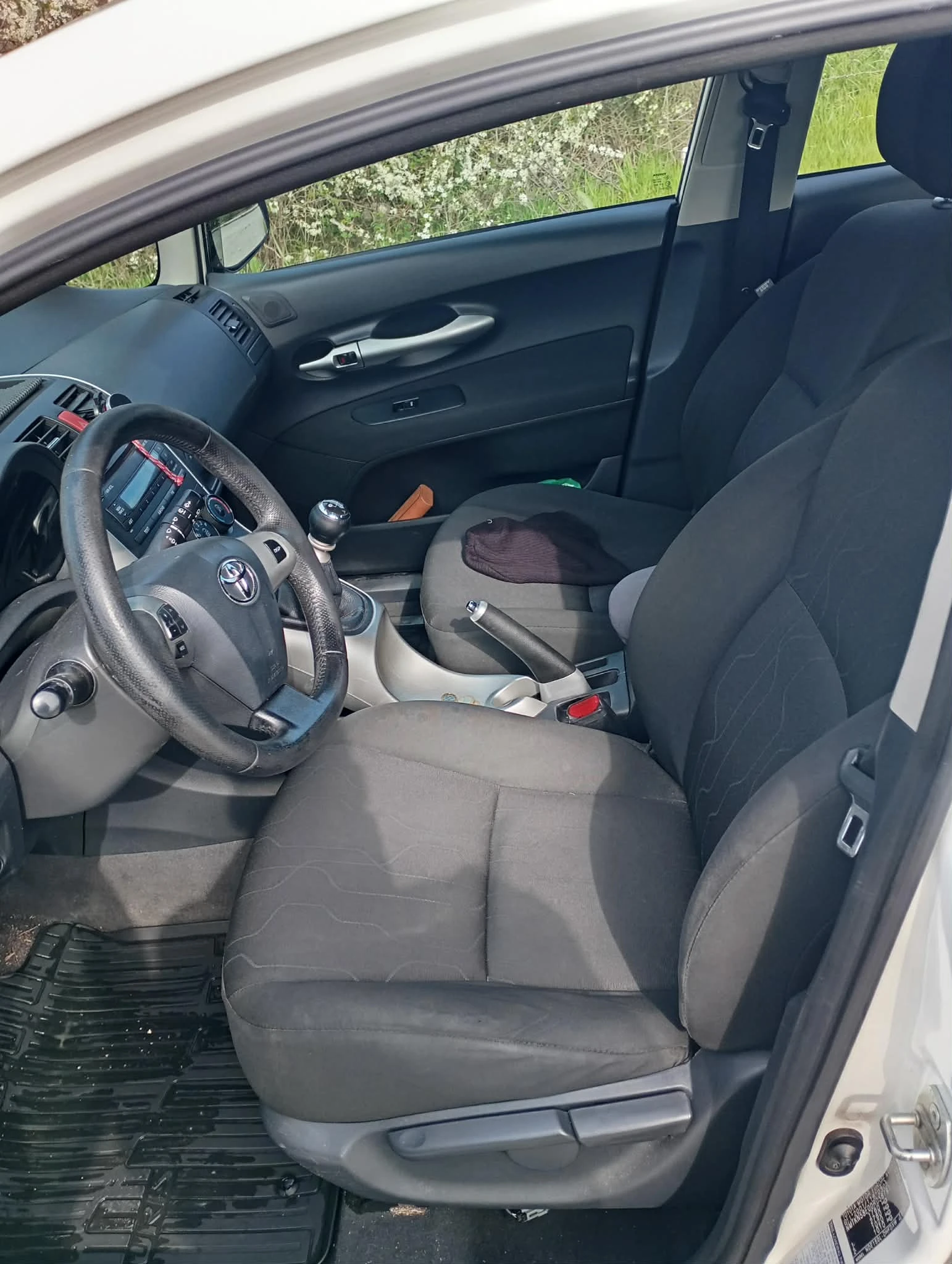 Toyota Auris, снимка 7 - Автомобили и джипове - 54271347