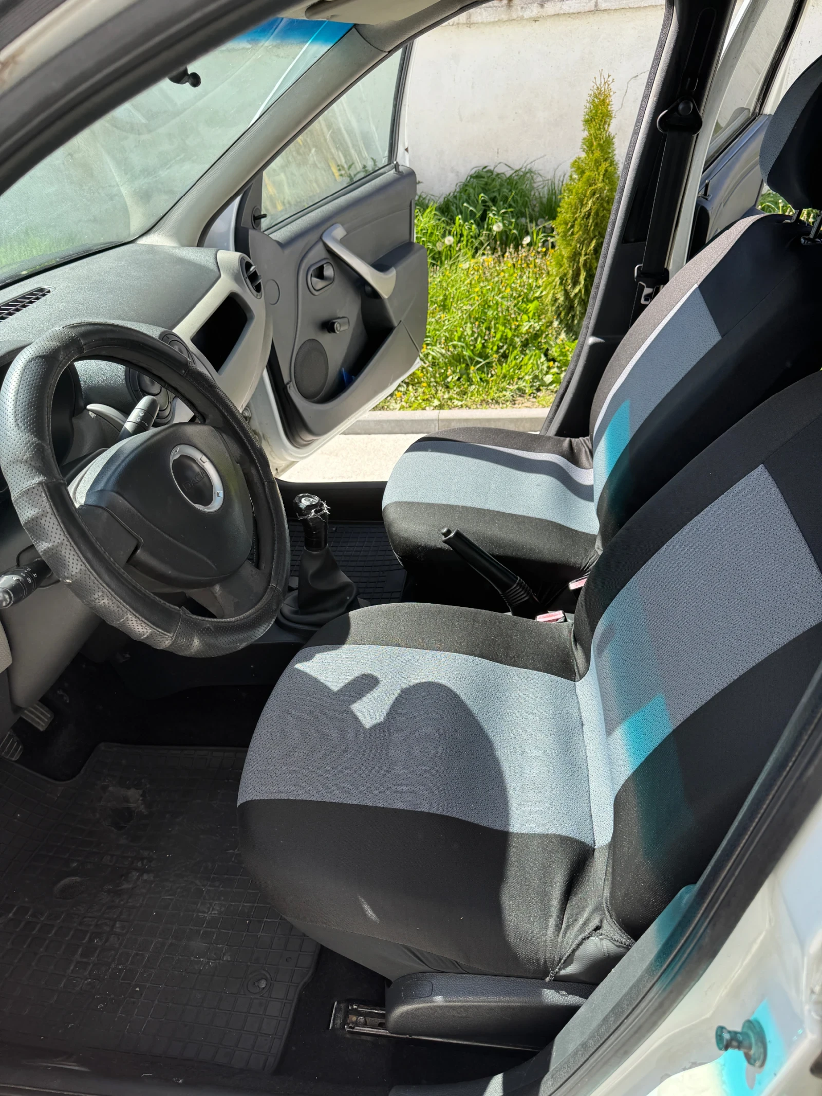 Dacia Logan, снимка 7 - Автомобили и джипове - 54311863