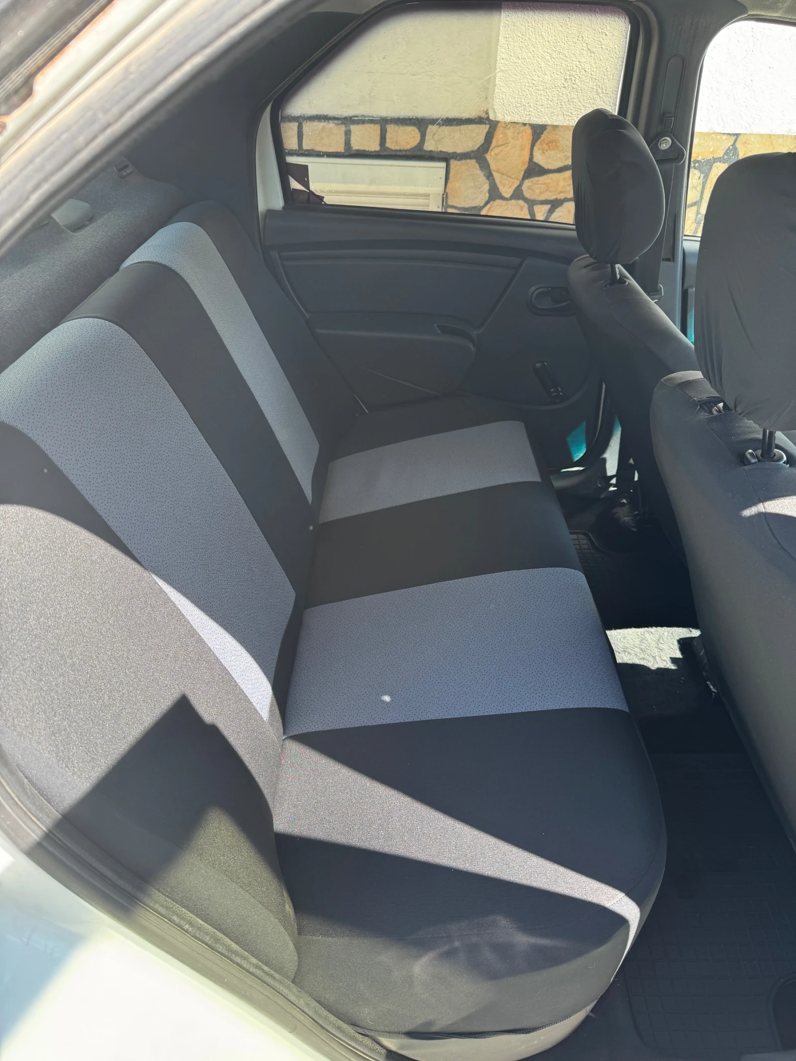 Dacia Logan, снимка 12 - Автомобили и джипове - 54311863