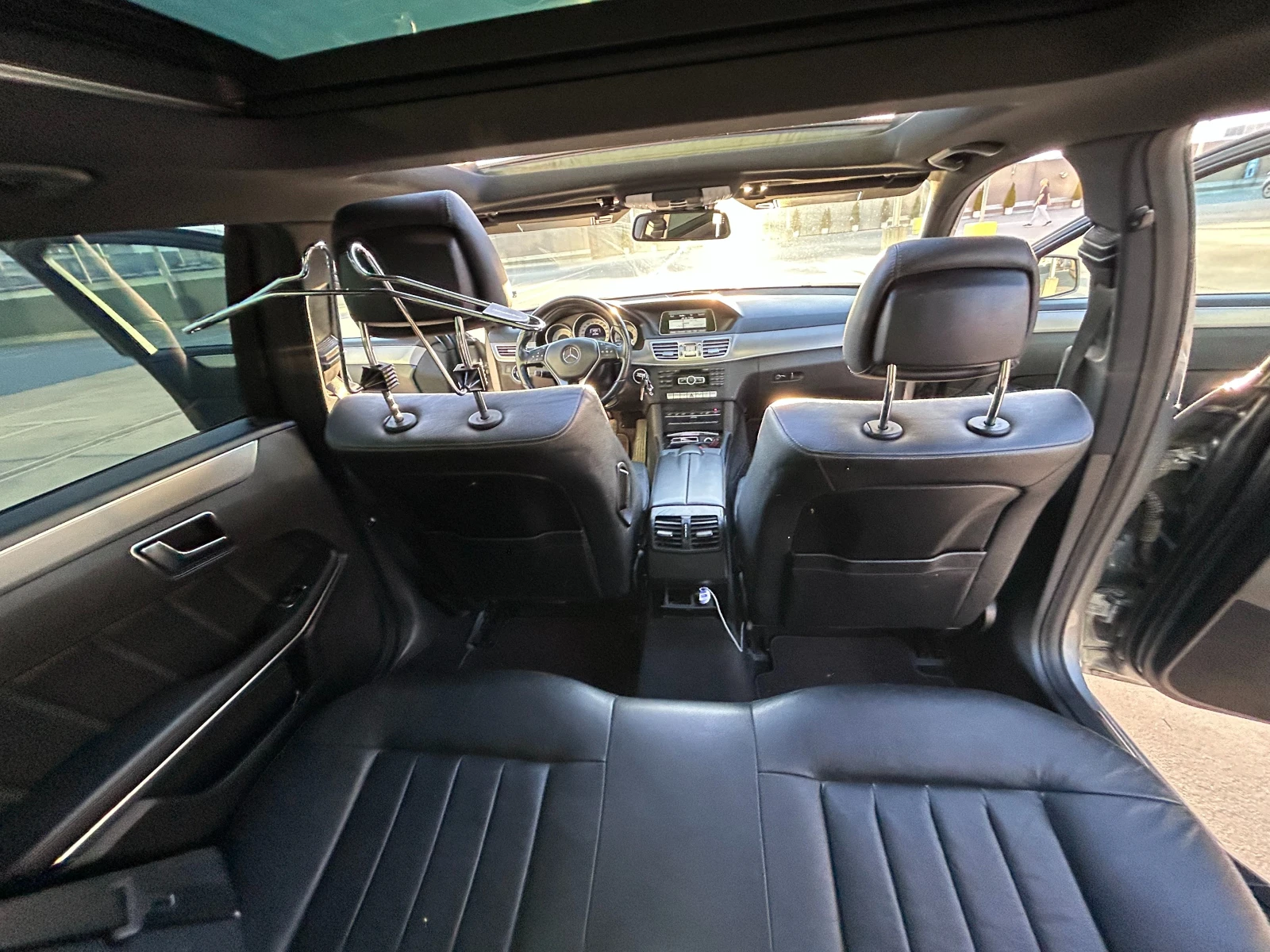 Mercedes-Benz E 220 BlueEFFICIENCY, снимка 10 - Автомобили и джипове - 54323796