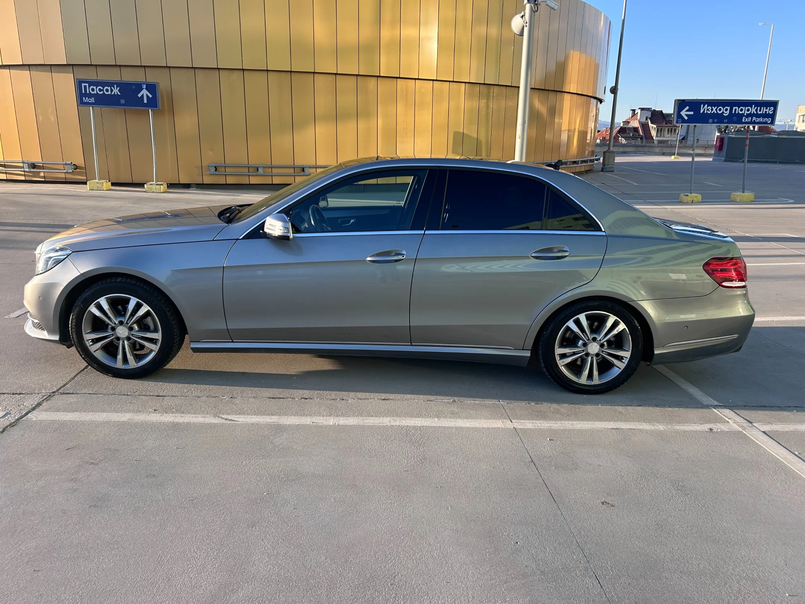 Mercedes-Benz E 220 BlueEFFICIENCY, снимка 7 - Автомобили и джипове - 54323796