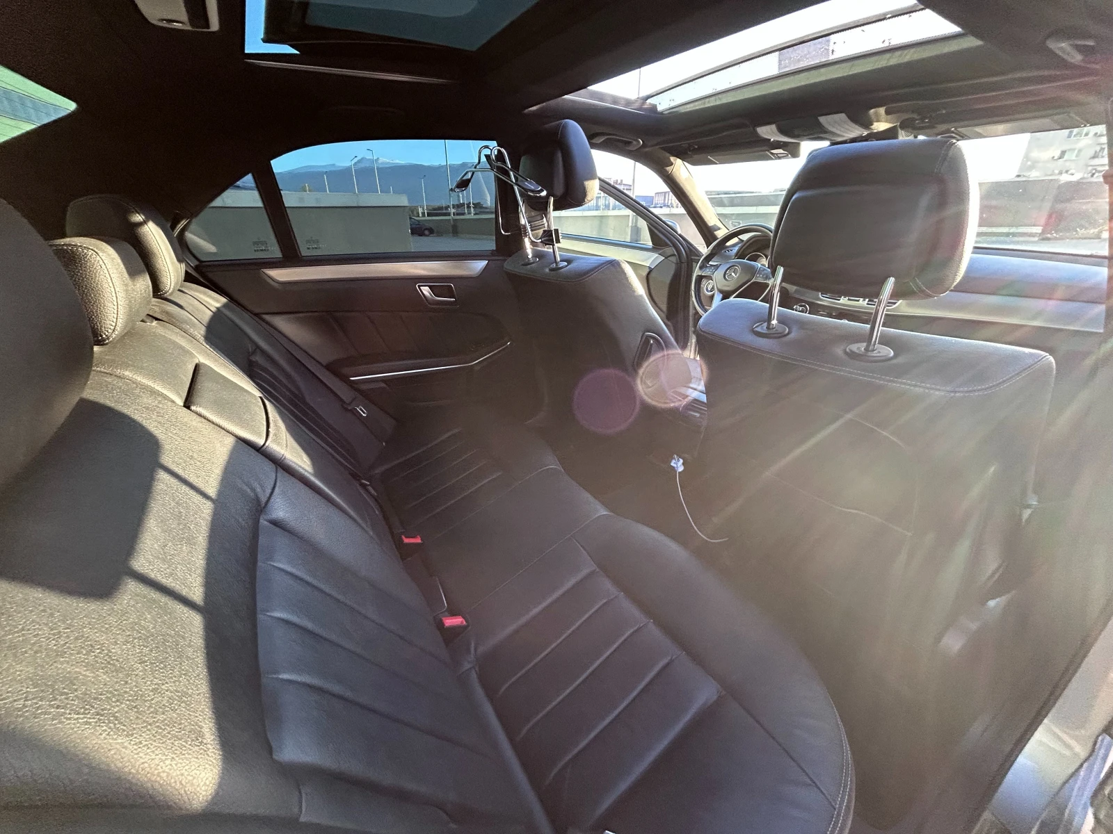 Mercedes-Benz E 220 BlueEFFICIENCY, снимка 11 - Автомобили и джипове - 54323796