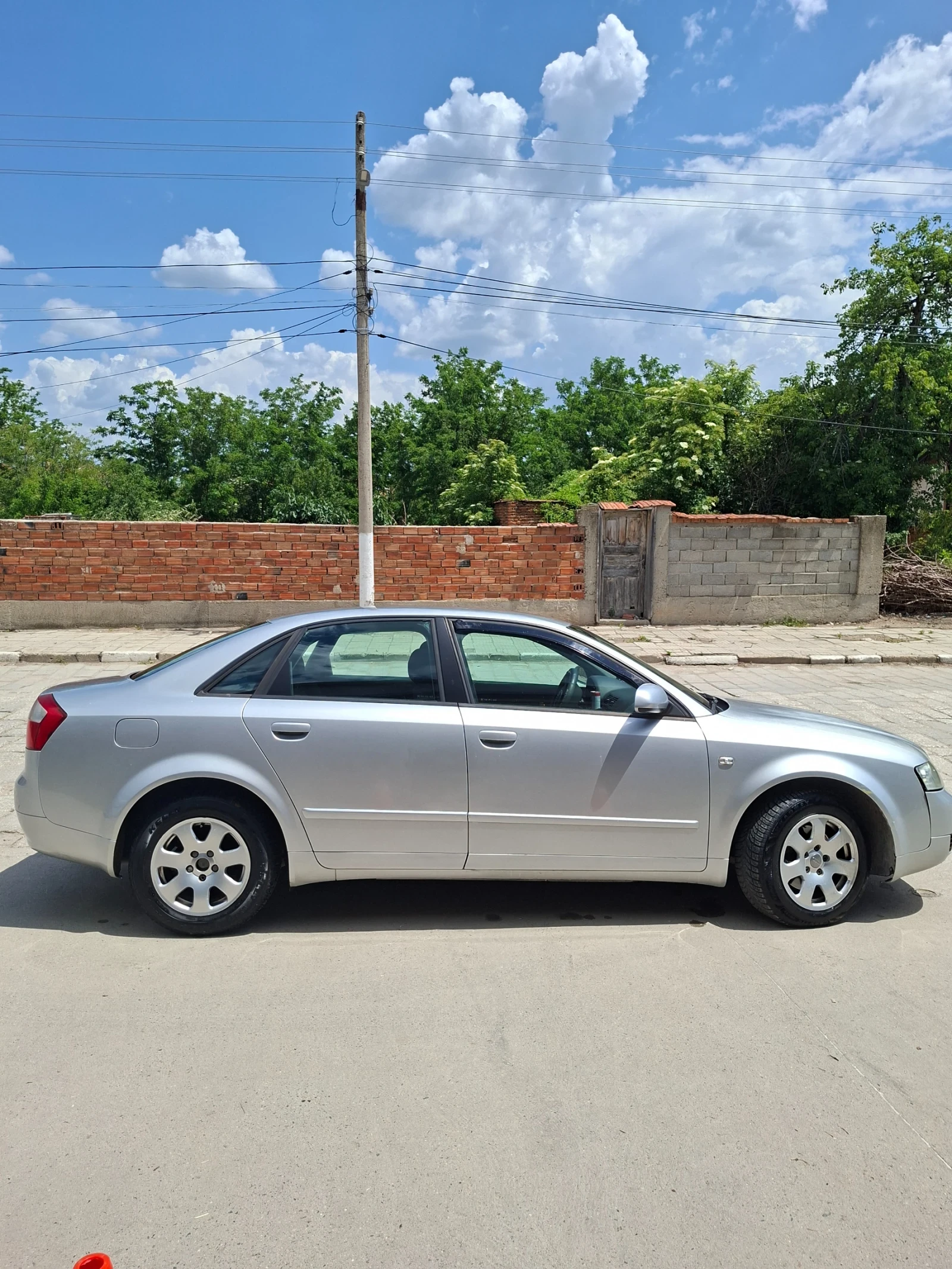 Audi A4 2.0 Бензин, снимка 4 - Автомобили и джипове - 54736095