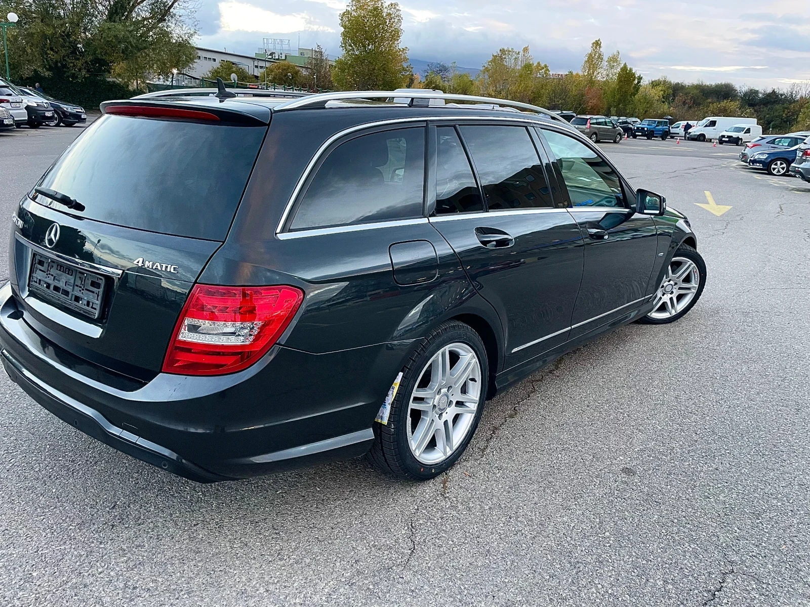 Mercedes-Benz C 250 ///AMG Line///DISTRONIC///biXENON///Harman-Kardon/, снимка 5 - Автомобили и джипове - 54832150