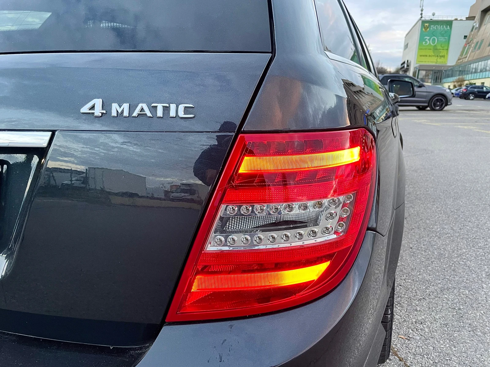 Mercedes-Benz C 250 ///AMG Line///DISTRONIC///biXENON///Harman-Kardon/, снимка 6 - Автомобили и джипове - 54832150