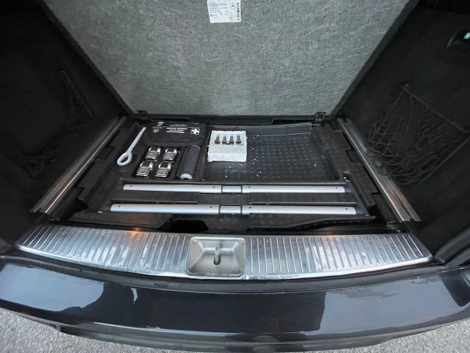 Mercedes-Benz C 250 ///AMG Line///DISTRONIC///biXENON///Harman-Kardon/, снимка 15 - Автомобили и джипове - 54832150