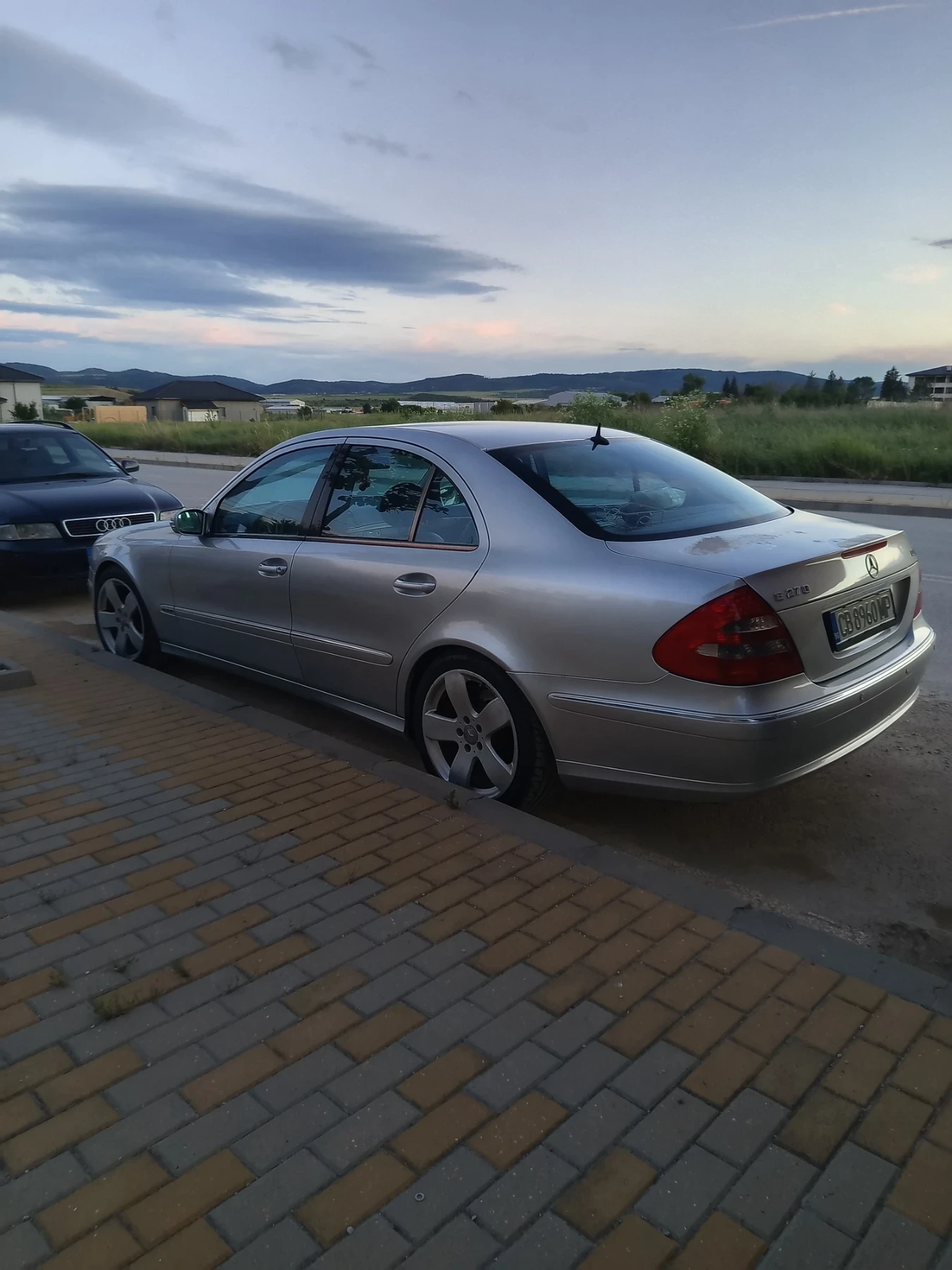 Mercedes-Benz E 270, снимка 3 - Автомобили и джипове - 55085887
