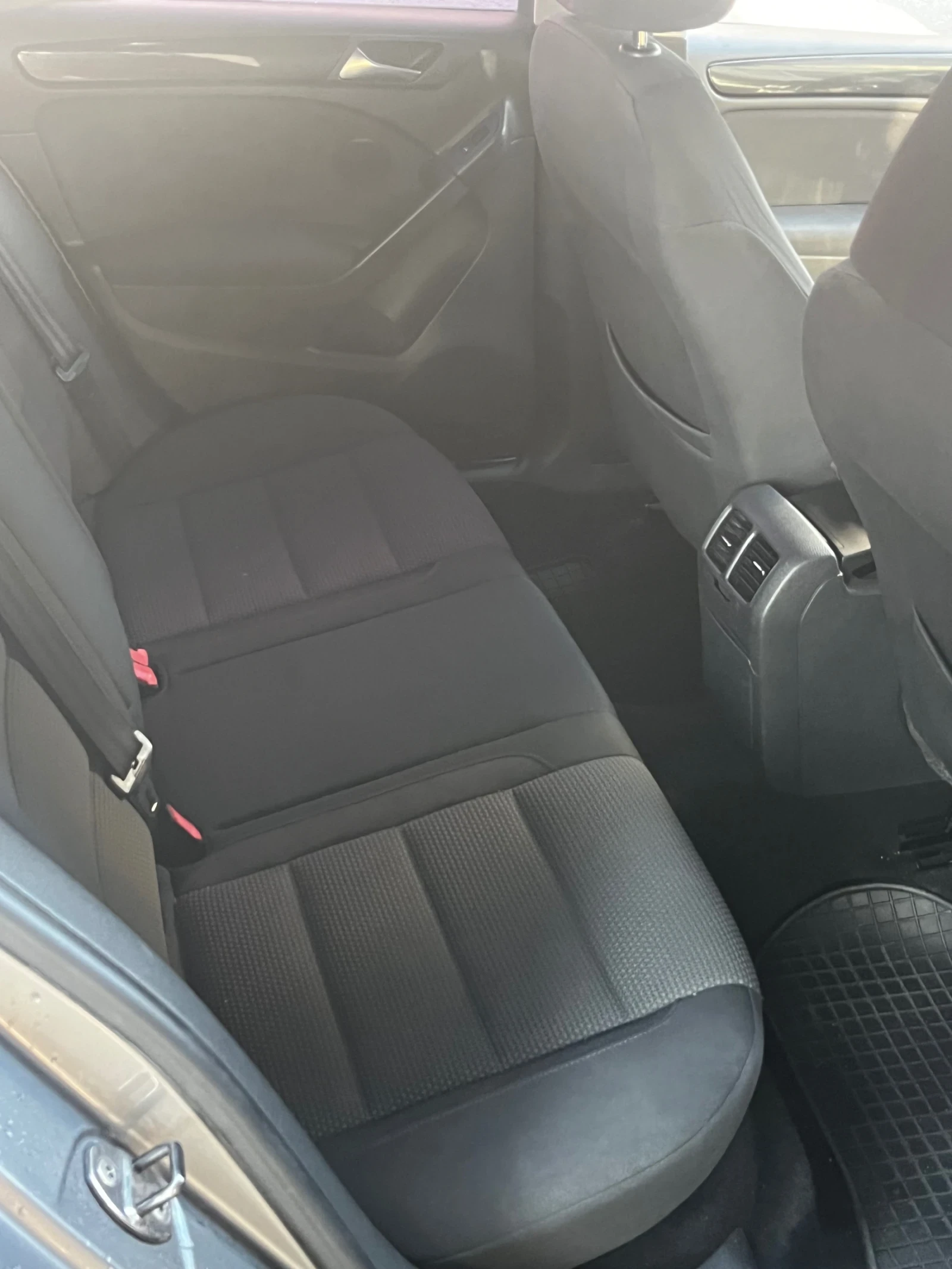 VW Golf 1.6tdi, снимка 9 - Автомобили и джипове - 55416661