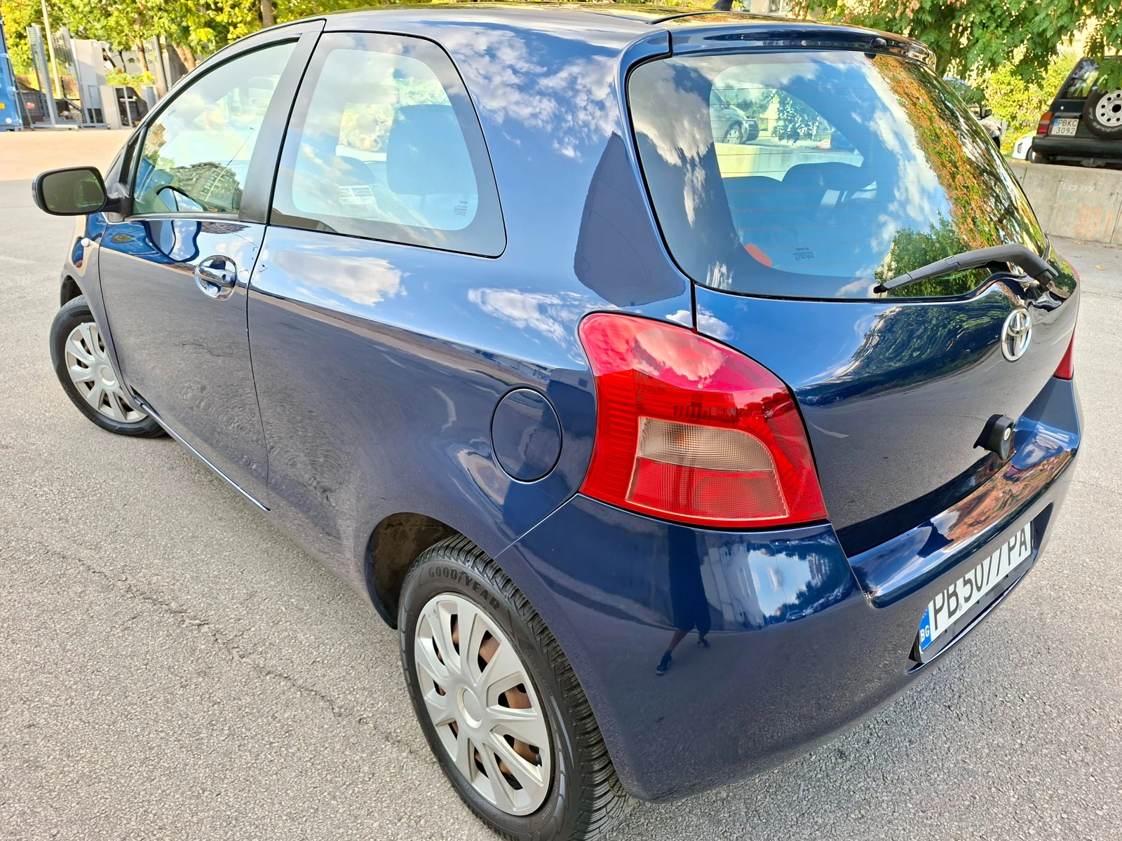 Toyota Yaris 1.0 , снимка 11 - Автомобили и джипове - 55667334