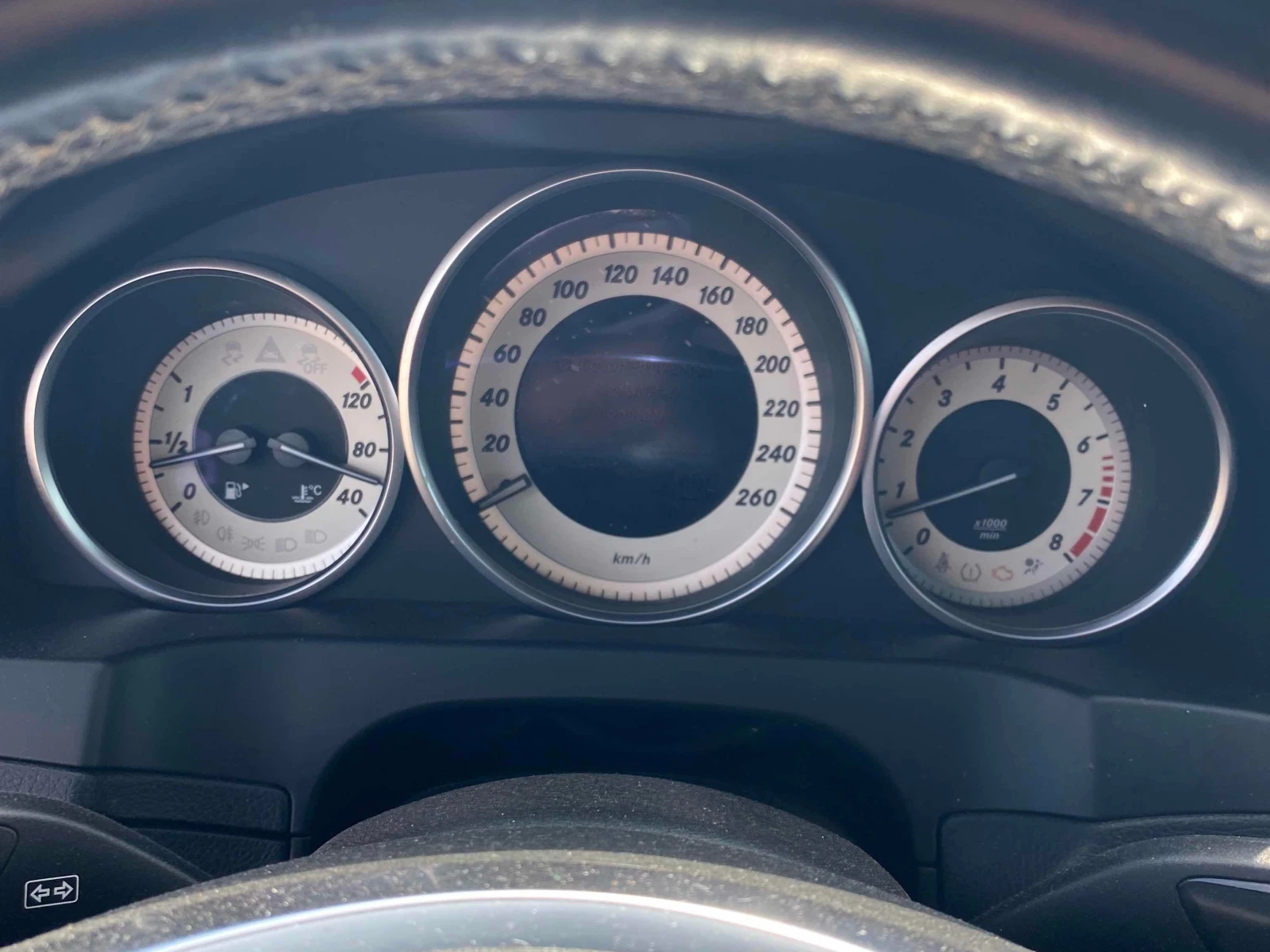 Mercedes-Benz E 400 * CARFAX * ЧЕРВЕНА КОЖА * HARMAN KARDON * , снимка 8 - Автомобили и джипове - 55830965