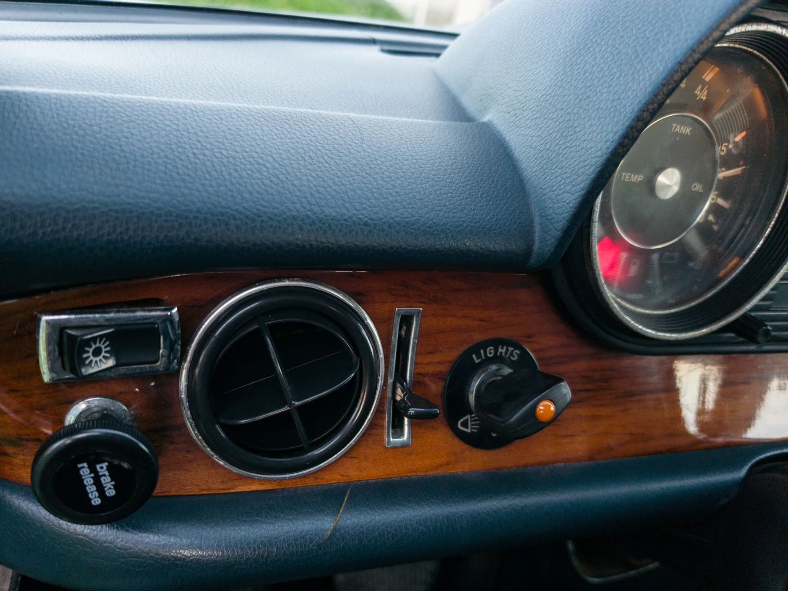 Mercedes-Benz 115 300D, снимка 14 - Автомобили и джипове - 56034207