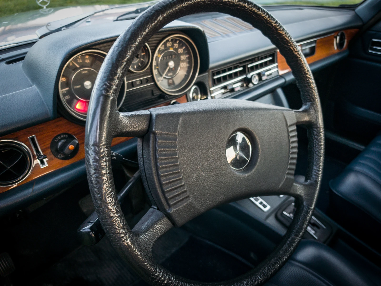Mercedes-Benz 115 300D, снимка 11 - Автомобили и джипове - 56034207