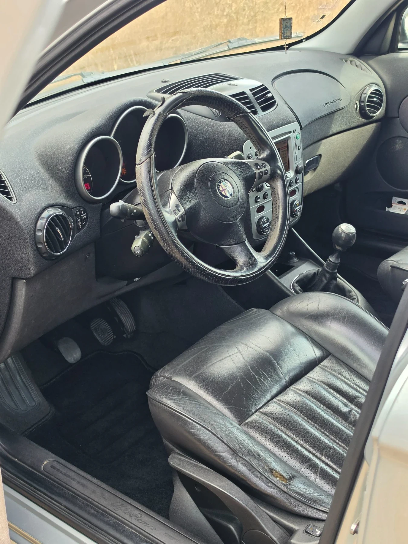 Alfa Romeo 147 1.9 JTD, снимка 7 - Автомобили и джипове - 56185326