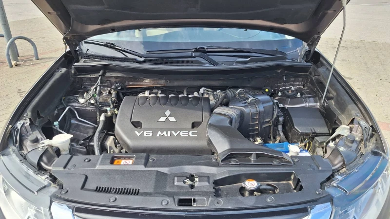Mitsubishi Outlander 3.0 , V6, 224 , бензин, 2017 година, снимка 13 - Автомобили и джипове - 52517653