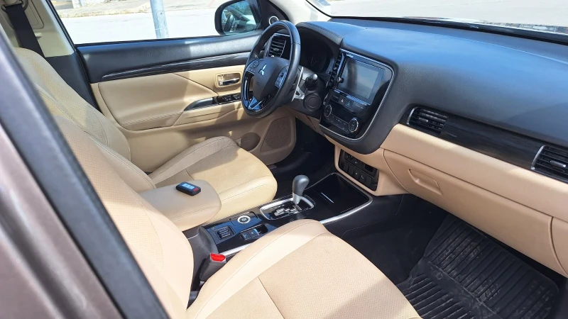 Mitsubishi Outlander 3.0 , V6, 224 , бензин, 2017 година, снимка 7 - Автомобили и джипове - 52517653