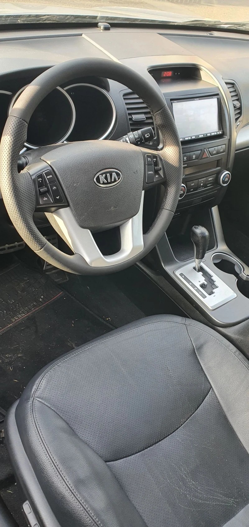 Kia Sorento 2.2CRDI automat 4?4, снимка 11 - Автомобили и джипове - 52807912