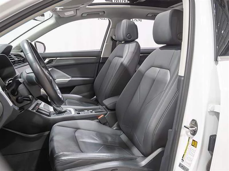 Audi Q3 Progressiv* S Line* Line Ass* CAMERA* , снимка 12 - Автомобили и джипове - 53576887