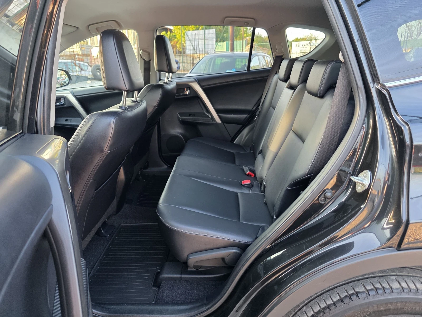 Toyota Rav4 2.2 D4D 150 К.С. / НАВИ / КАМЕРА / КЕЙЛЕС / КОЖА - изображение 10