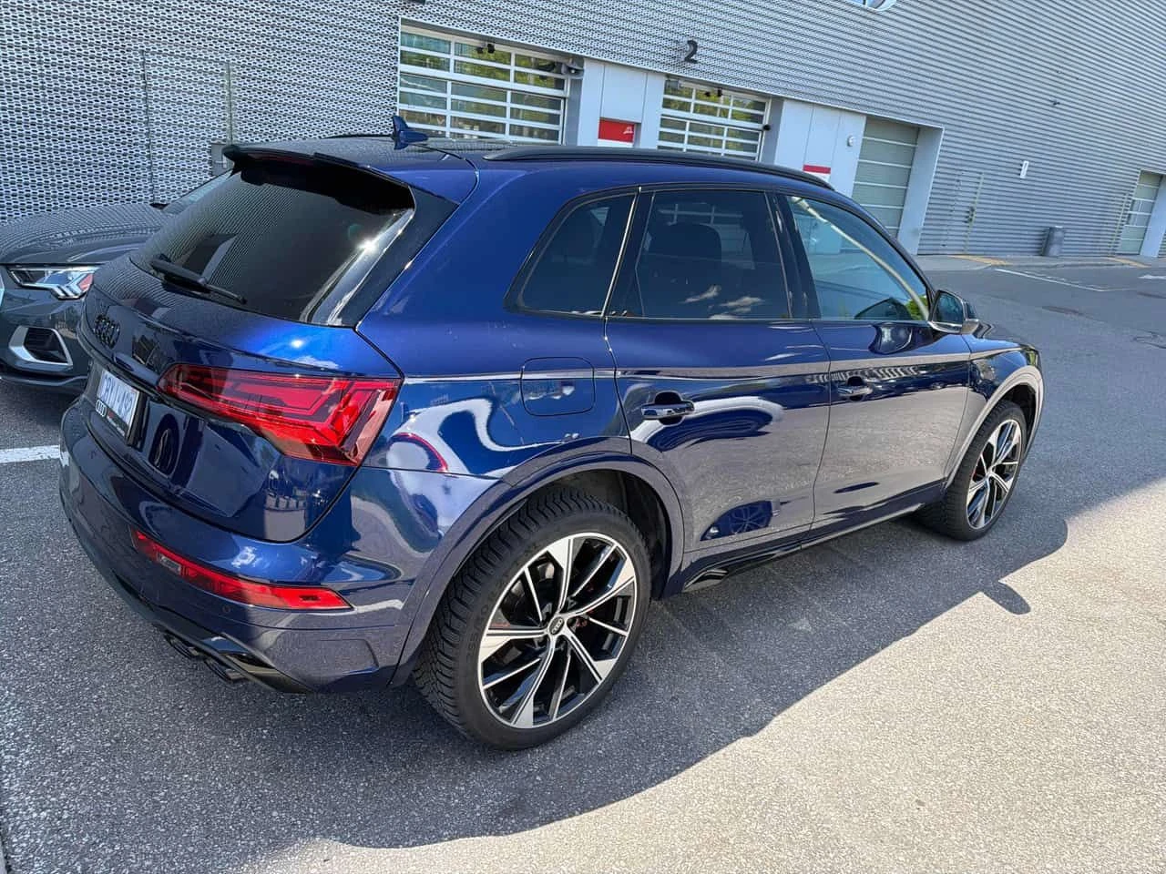 Audi SQ5 | Progressiv | DISTRONIC | 360 | ПАНОРАМА | CARFAX, снимка 3 - Автомобили и джипове - 54758484