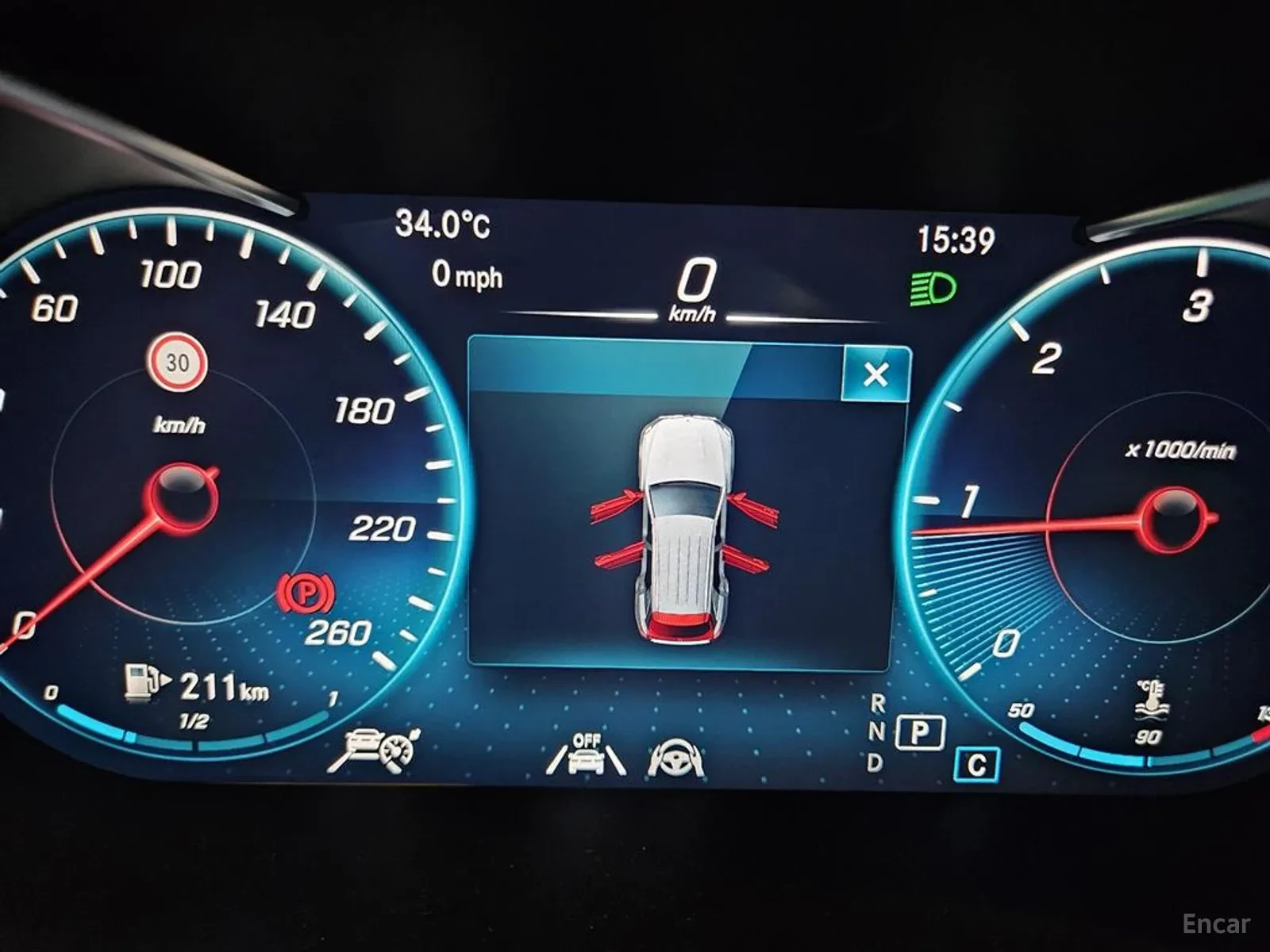 Mercedes-Benz GLC 220 D* 4MATIC* FACE* PAMET* DIGITALNO TABLO* 64000KM!!, снимка 11 - Автомобили и джипове - 55183658