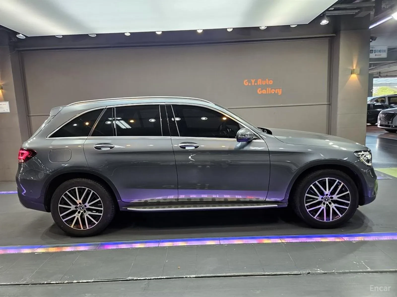 Mercedes-Benz GLC 220 D* 4MATIC* FACE* PAMET* DIGITALNO TABLO* 64000KM!!, снимка 3 - Автомобили и джипове - 55183658