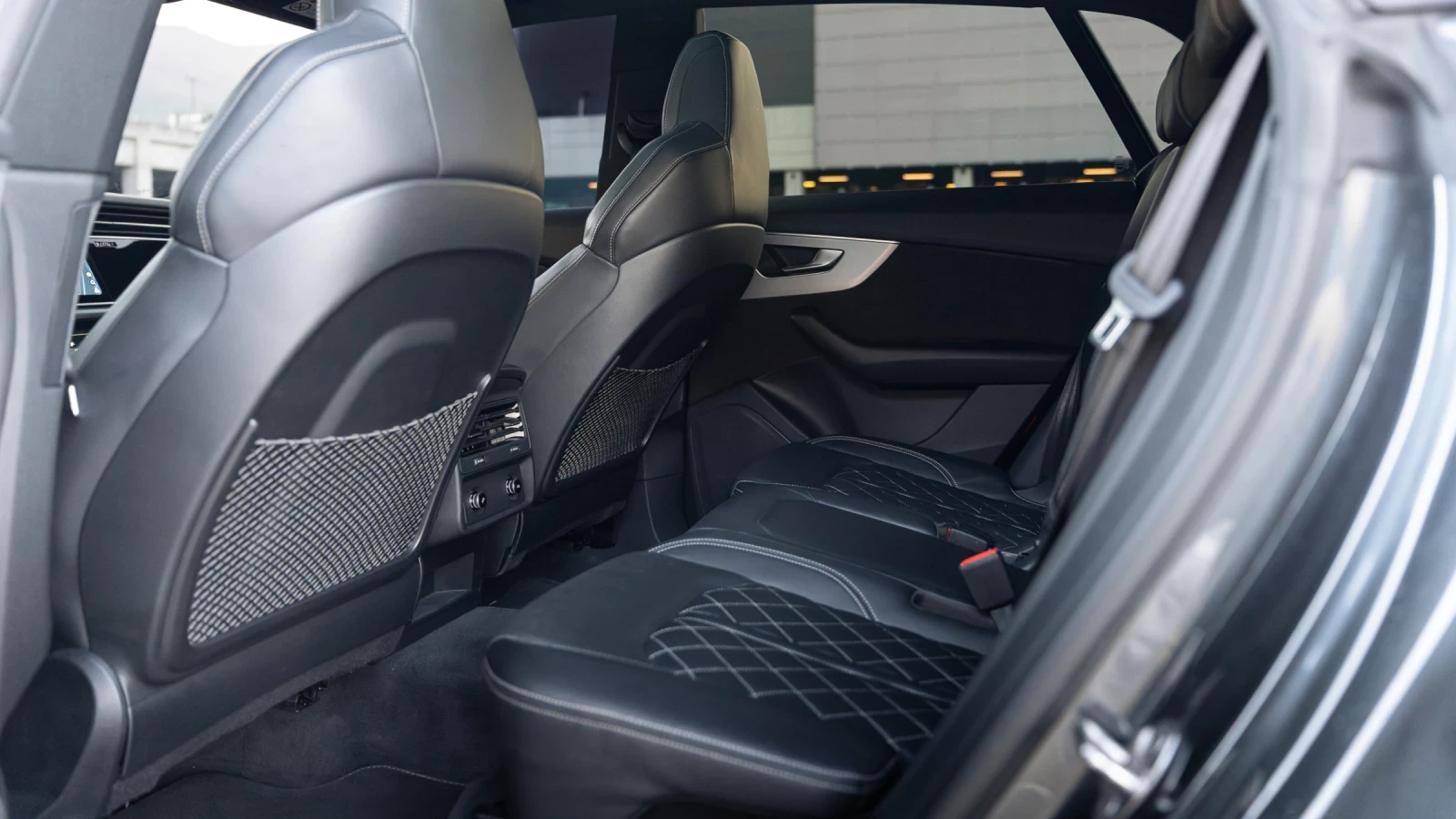 Audi SQ8     SQ8 4.0 TFSI / 360  / Matrix / Black optics, снимка 14 - Автомобили и джипове - 55679050