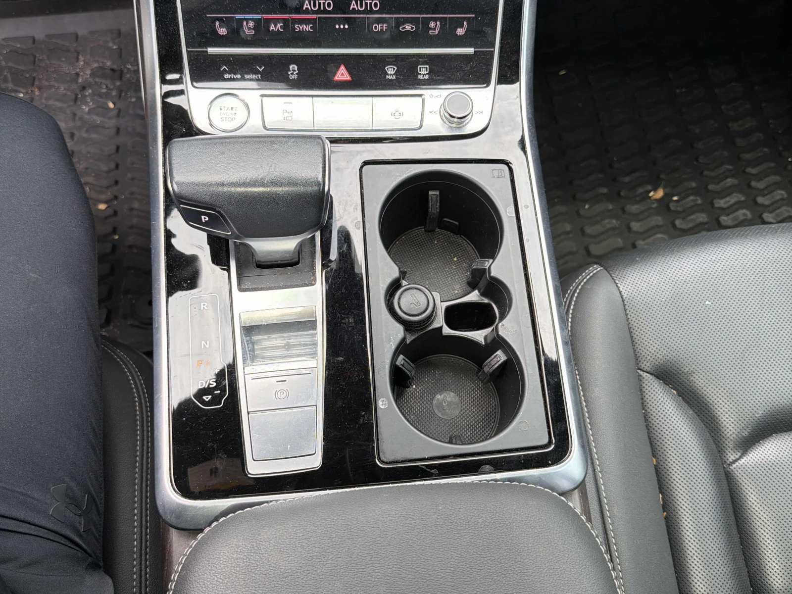 Audi Q8 Technik / ВСИЧКИ ЕКСТРИ / АВТОКРЕДИТ, снимка 14 - Автомобили и джипове - 55741840