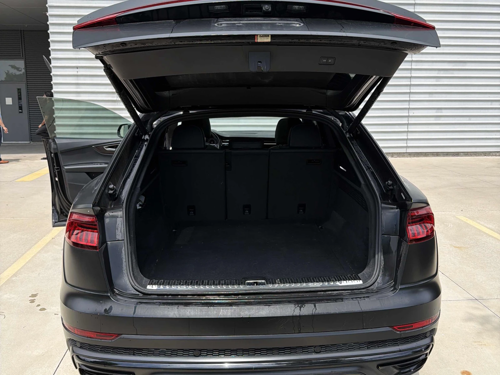 Audi Q8 Technik / ВСИЧКИ ЕКСТРИ / АВТОКРЕДИТ, снимка 17 - Автомобили и джипове - 55741840