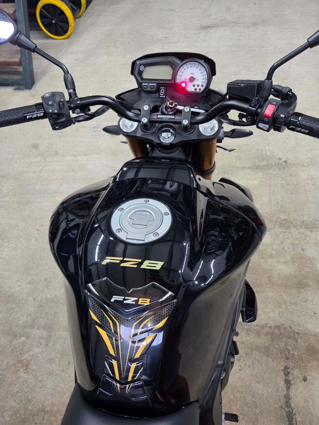 Yamaha FZ8, снимка 11 - Мотоциклети и мототехника - 55966353