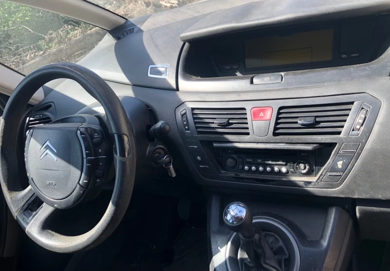 Citroen C4 Picasso 1.8 i, снимка 7 - Автомобили и джипове - 45226052