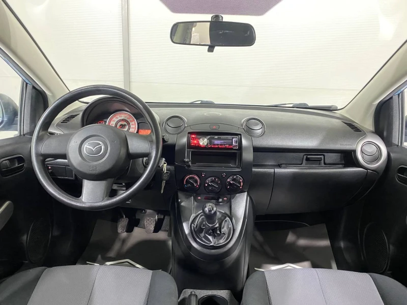 Mazda 2 1.3i, снимка 8 - Автомобили и джипове - 48702149