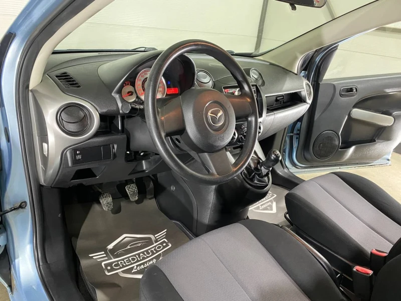 Mazda 2 1.3i, снимка 7 - Автомобили и джипове - 48702149