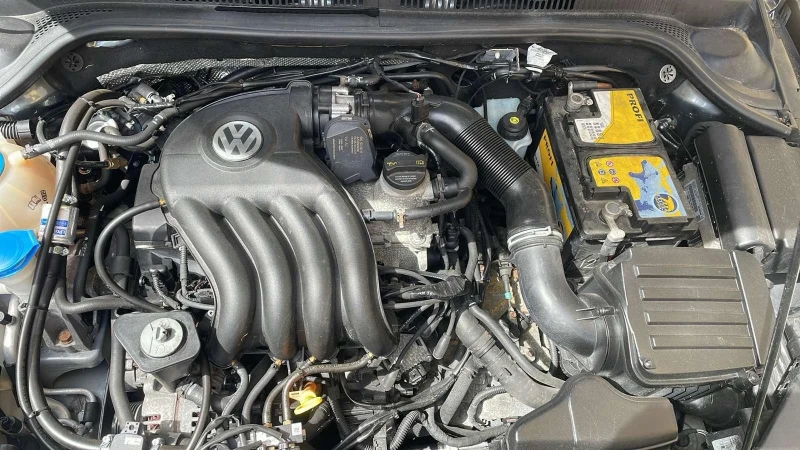 VW Jetta Седан Газова уредба, снимка 4 - Автомобили и джипове - 52578709