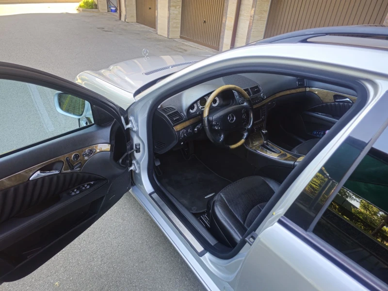 Mercedes-Benz E 350 4-МATIC, снимка 7 - Автомобили и джипове - 50487211